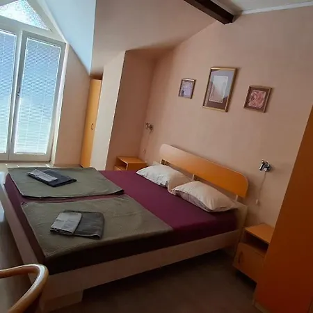 Orange *